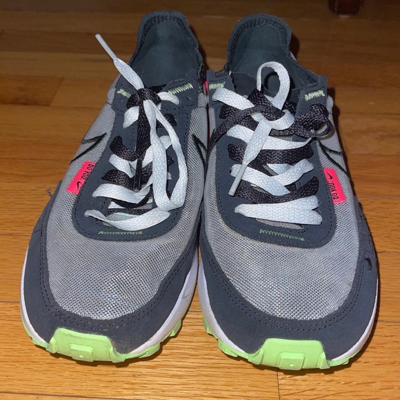 Women's Nike Waffle One Sneakers - Picture 3 of 6